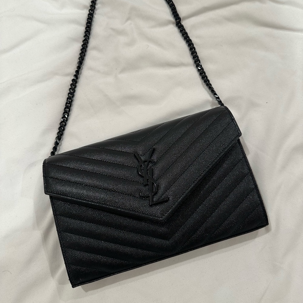 CLASSIC CASSANDRE CHAIN WALLET IN GRAIN DE POUDRE LEATHER